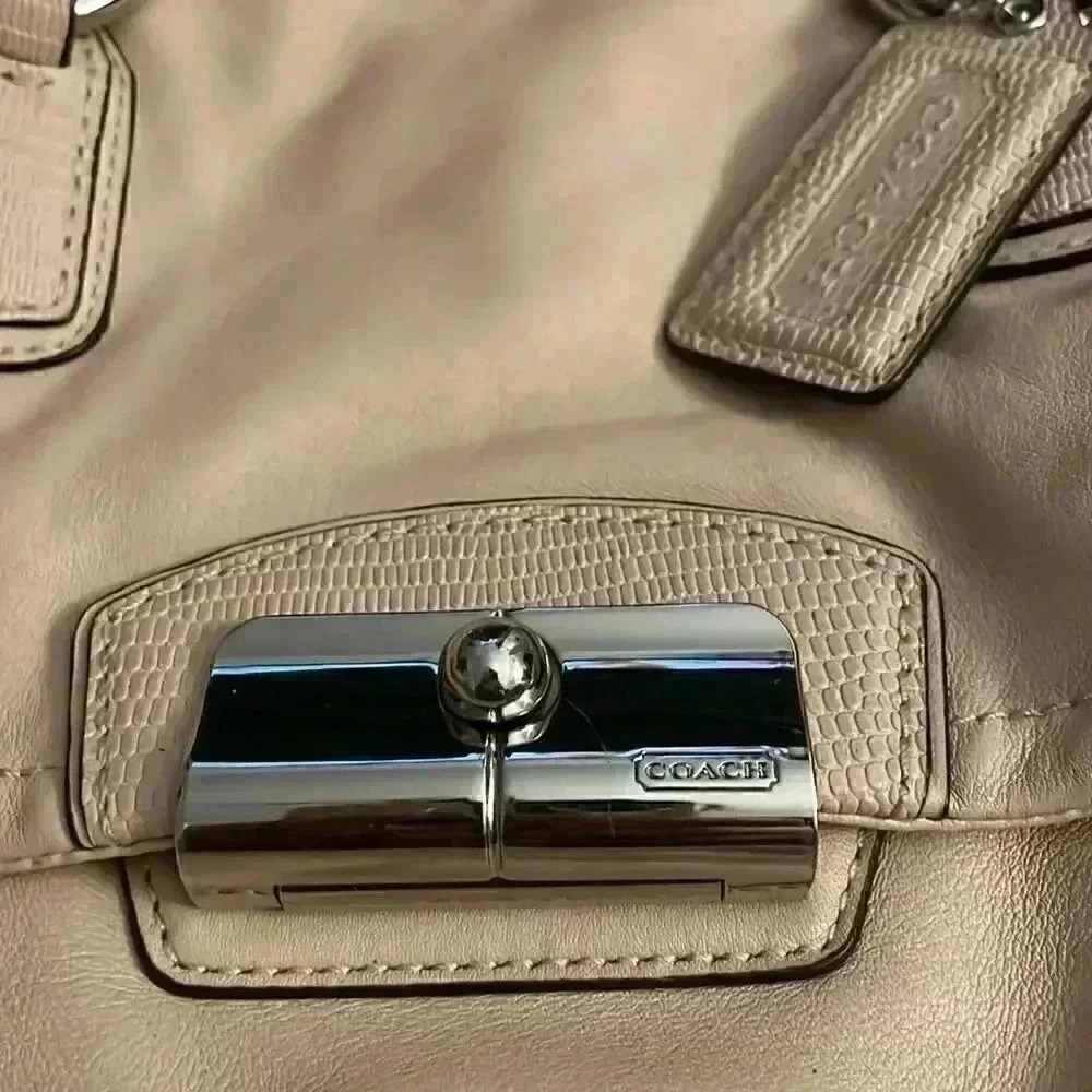 Coach leather shoulder bag purse - Picture 3 of 12